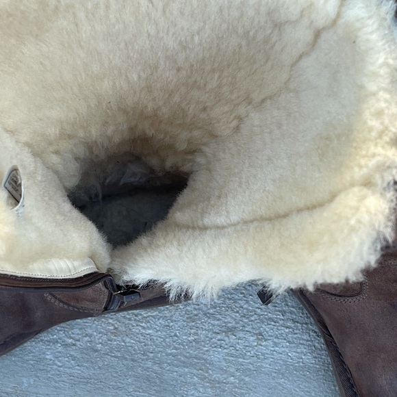 UGG Australia 5683 brown boots size 7 - Picture 9 of 13